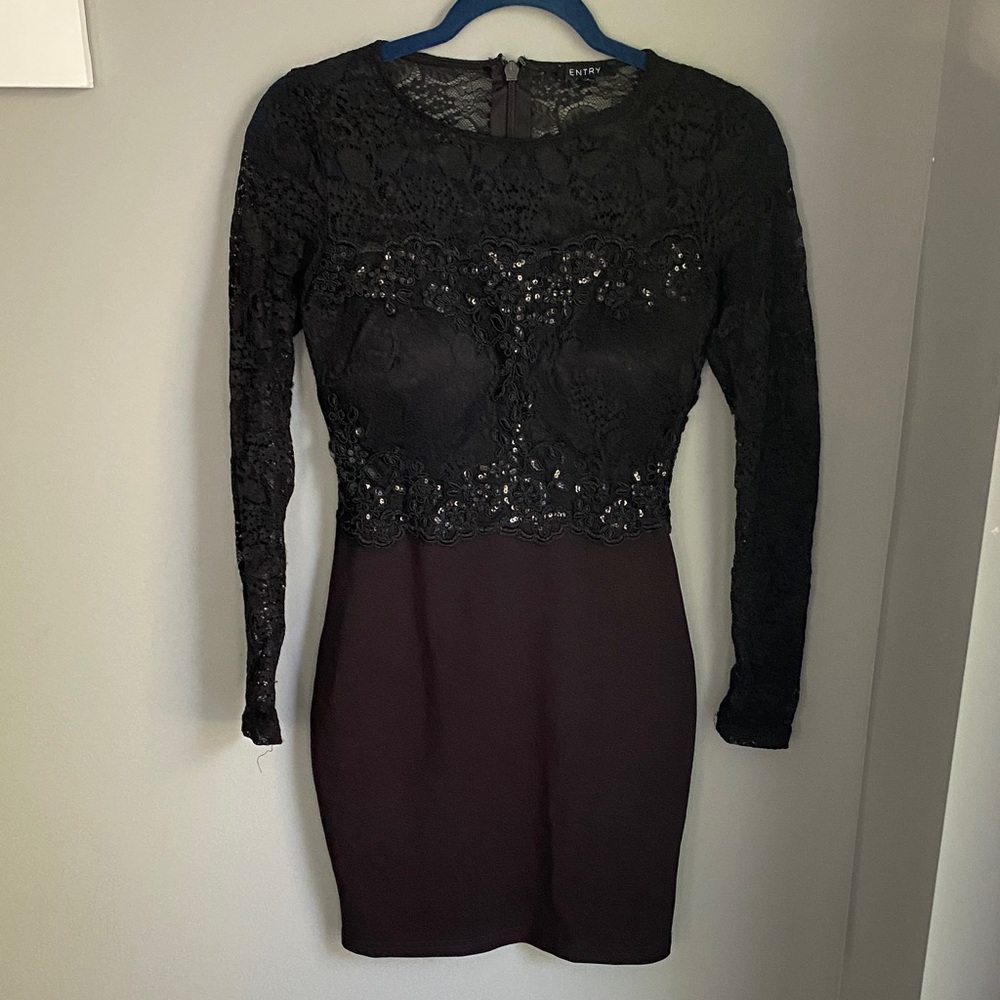096. Elegant Black Lace Dress